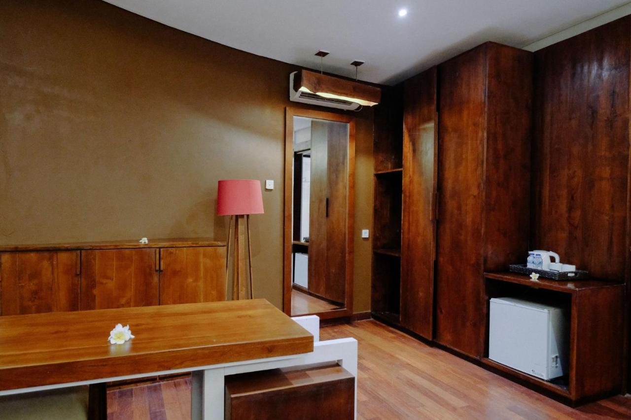 Djabu Seminyak Hotel Denpasar Exteriör bild